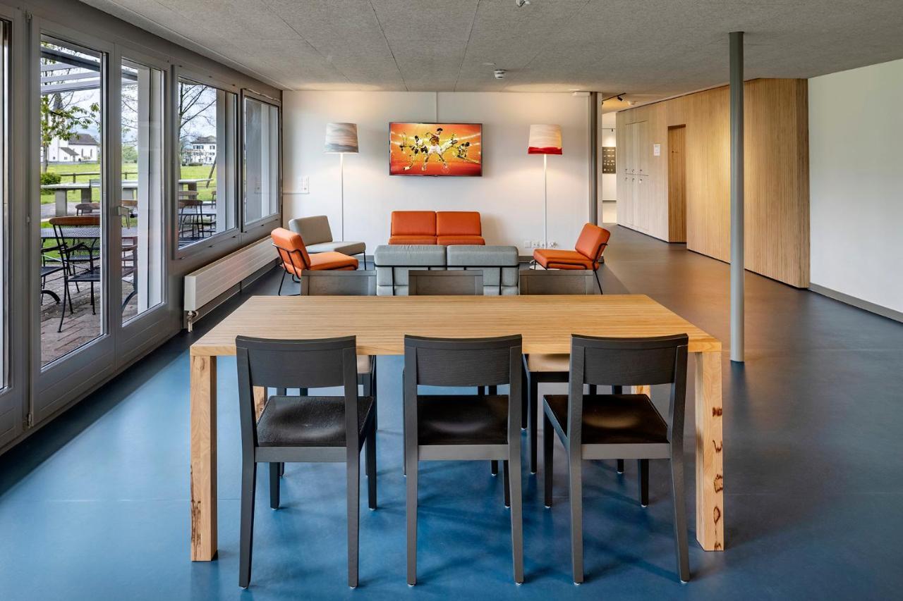 Rapperswil-Jona Youth Hostel Bagian luar foto