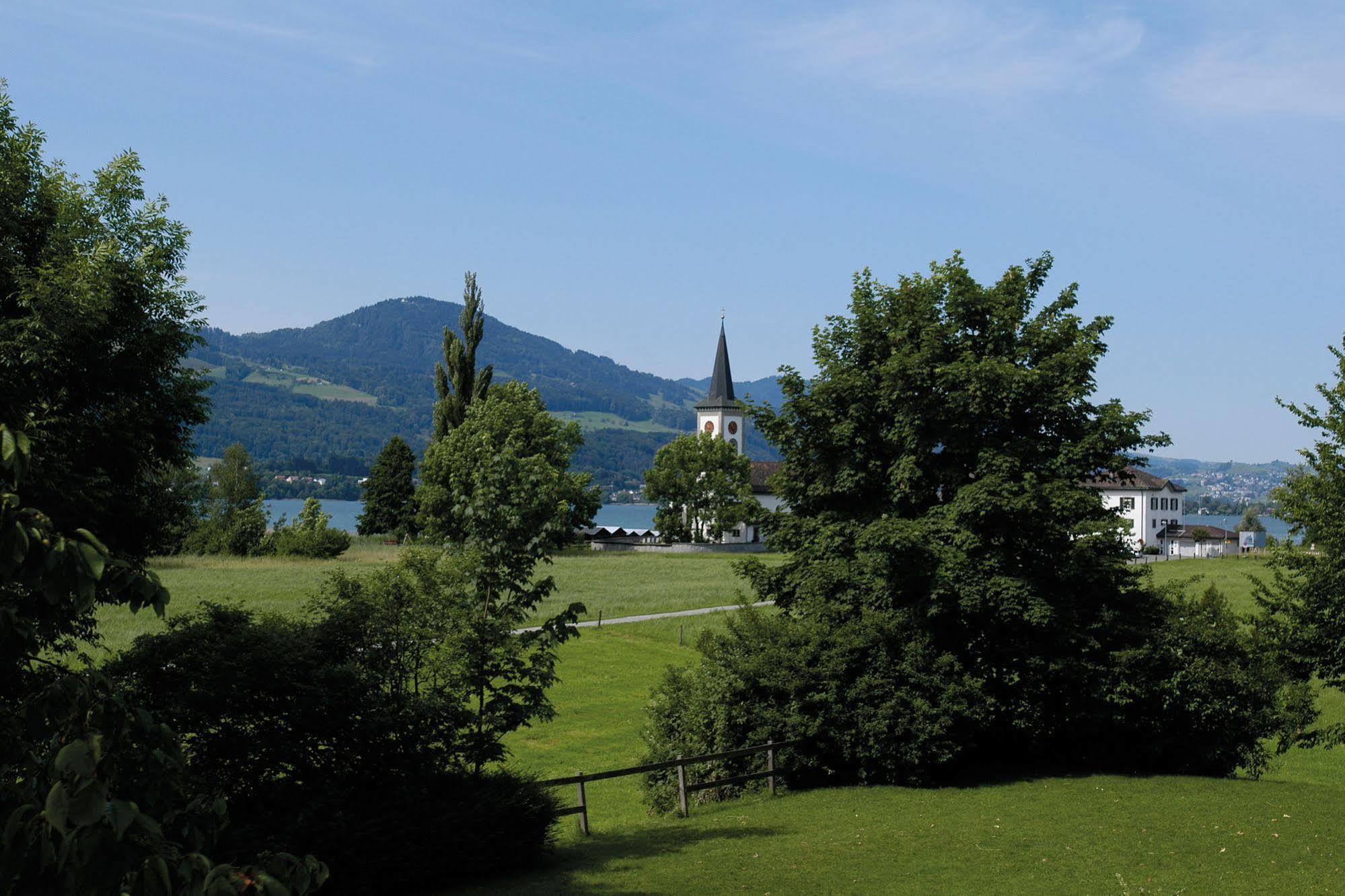 Rapperswil-Jona Youth Hostel Bagian luar foto